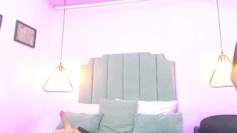 Snapshot of moon_blue95 chatting on 05-12-26, 11:46 Moon online show from 05-12-26, 11:46