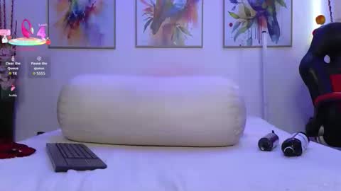 Moon online show from 03-06-26, 02:02