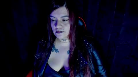 Snapshot of moon_dark520 chatting on 11-24-25, 04:23 Lilith online show from 11-24-25, 04:23