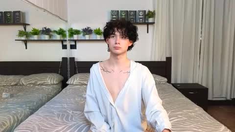 Snapshot of moon_gloww chatting on 02-12-26, 05:52 moon_gloww online show from 02-12-26, 05:52