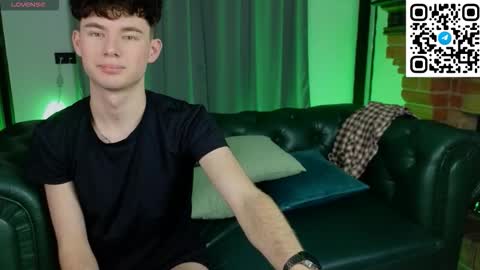 Snapshot of moon_gloww chatting on 02-25-26, 09:02 moon_gloww online show from 02-25-26, 09:02