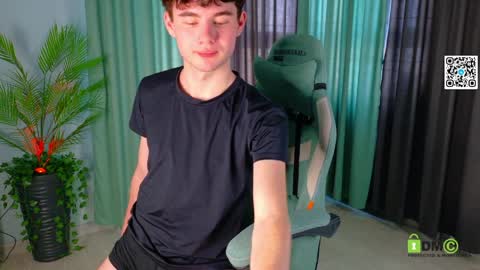 moon_gloww online show from 04-06-26, 04:46