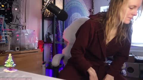 Snapshot of moon_nymph chatting on 12-15-24, 09:56 Moon Nymph online show from 12-15-24, 09:56