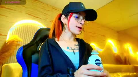 Snapshot of moon_red_r chatting on 05-19-26, 12:33 Moon online show from 05-19-26, 12:33
