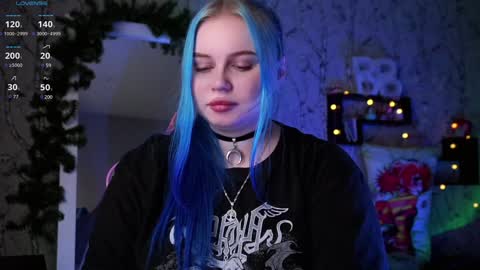 Snapshot of moon_valkyriie chatting on 01-20-25, 01:11 Emilia online show from 01-20-25, 01:11
