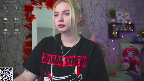 Snapshot of moon_valkyriie chatting on 10-21-25, 07:53 Emilia online show from 10-21-25, 07:53