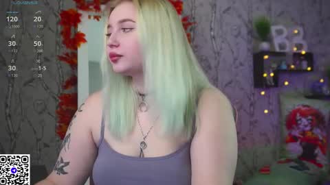 Snapshot of moon_valkyriie chatting on 10-23-25, 08:35 Emilia online show from 10-23-25, 08:35