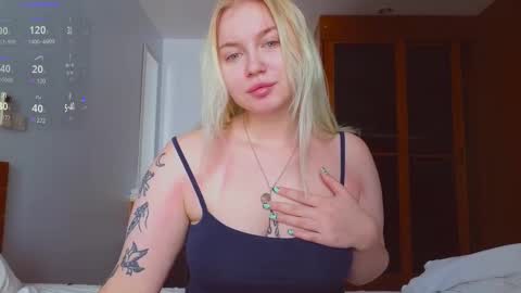 Snapshot of moon_valkyriie chatting on 12-01-25, 05:23 Emilia online show from 12-01-25, 05:23