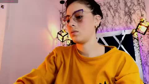 Snapshot of moon_winy chatting on 05-11-26, 12:22 Winy online show from 05-11-26, 12:22