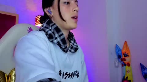 Snapshot of moon_winy chatting on 05-28-26, 10:45 Winy online show from 05-28-26, 10:45