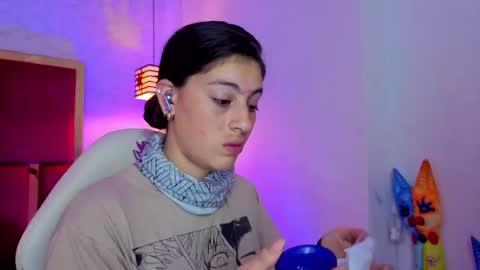 Snapshot of moon_winy chatting on 05-29-26, 10:13 Winy online show from 05-29-26, 10:13
