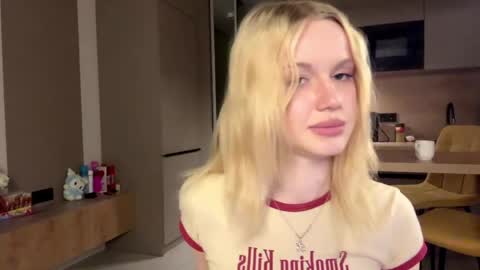 moonavellle_ online show from 05-19-26, 02:18