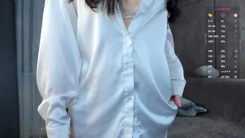 Snapshot of mooncutie_girl chatting on 02-05-26, 02:11 Sophia online show from 02-05-26, 02:11