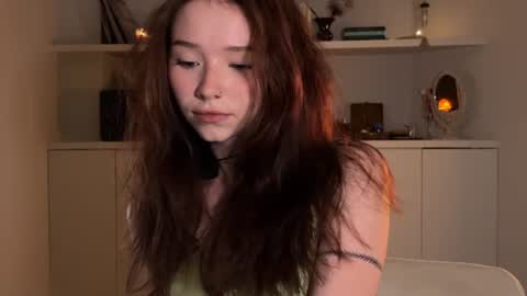 Snapshot of moonfaced_ chatting on 07-04-26, 07:20 Ann online show from 07-04-26, 07:20