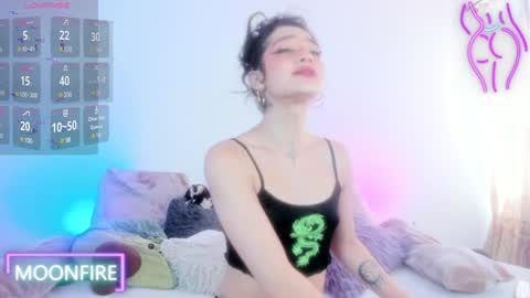 Snapshot of moonfiredance chatting on 12-07-24, 05:42 Nicky online show from 12-07-24, 05:42