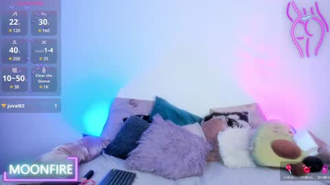 Snapshot of moonfiredance chatting on 12-11-24, 05:21 Nicky online show from 12-11-24, 05:21