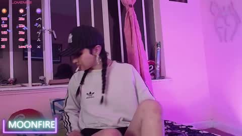 Snapshot of moonfiredance chatting on 03-05-25, 05:50 Nicky online show from 03-05-25, 05:50