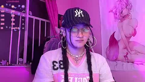 Snapshot of moonfiredance chatting on 09-19-25, 04:47 Nicky online show from 09-19-25, 04:47