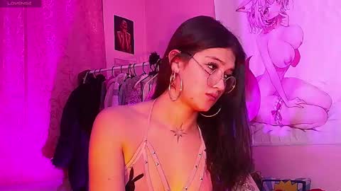 Snapshot of moonfiredance chatting on 09-21-25, 07:10 Nicky online show from 09-21-25, 07:10