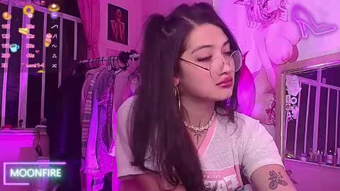 Snapshot of moonfiredance chatting on 09-25-25, 03:10 Nicky online show from 09-25-25, 03:10