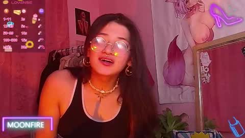 Snapshot of moonfiredance chatting on 09-26-25, 07:34 Nicky online show from 09-26-25, 07:34