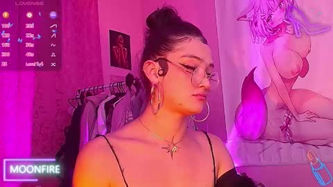 Snapshot of moonfiredance chatting on 09-30-25, 07:02 Nicky online show from 09-30-25, 07:02