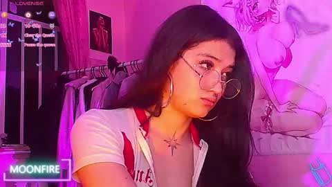 Snapshot of moonfiredance chatting on 10-02-25, 06:31 Nicky online show from 10-02-25, 06:31