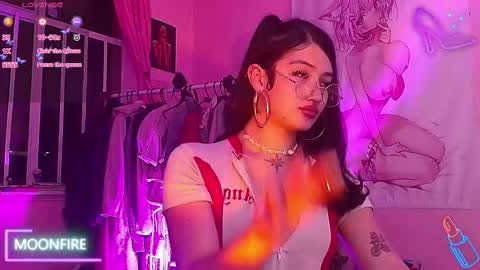 Snapshot of moonfiredance chatting on 10-03-25, 02:19 Nicky online show from 10-03-25, 02:19