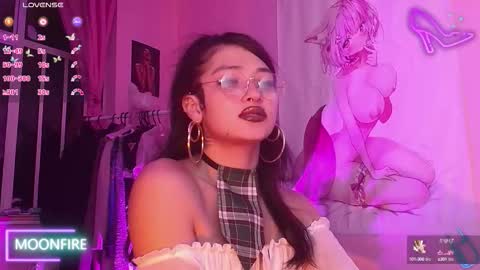 Snapshot of moonfiredance chatting on 10-11-25, 05:17 Nicky online show from 10-11-25, 05:17