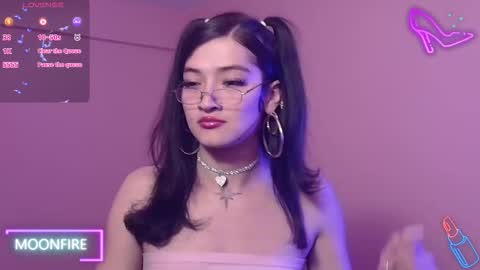 Snapshot of moonfiredance chatting on 11-25-25, 04:12 Nicky online show from 11-25-25, 04:12