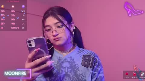 Snapshot of moonfiredance chatting on 11-27-25, 11:12 Nicky online show from 11-27-25, 11:12