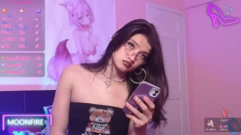 Snapshot of moonfiredance chatting on 12-04-25, 01:48 Nicky online show from 12-04-25, 01:48