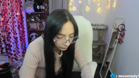 Snapshot of moonlady_ chatting on 05-02-26, 12:26 MOON online show from 05-02-26, 12:26