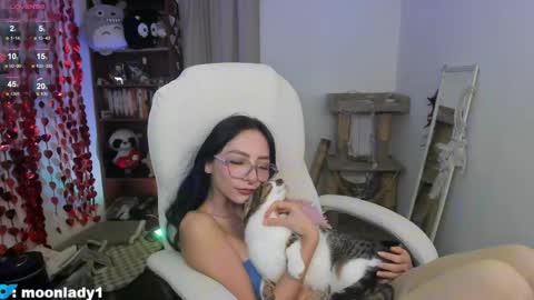 Snapshot of moonlady_ chatting on 05-22-26, 02:19 MOON online show from 05-22-26, 02:19