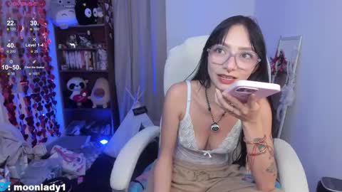Snapshot of moonlady_ chatting on 05-30-26, 01:14 MOON online show from 05-30-26, 01:14