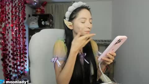 Snapshot of moonlady_ chatting on 06-05-26, 11:32 MOON online show from 06-05-26, 11:32