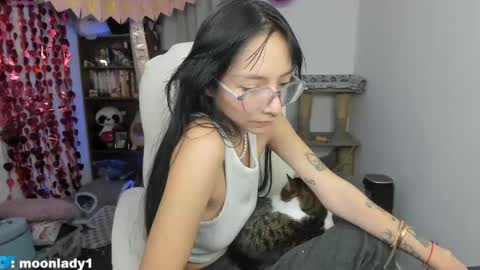 Snapshot of moonlady_ chatting on 06-08-26, 04:13 MOON online show from 06-08-26, 04:13