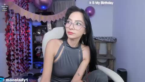 Snapshot of moonlady_ chatting on 06-09-26, 12:00 MOON online show from 06-09-26, 12:00