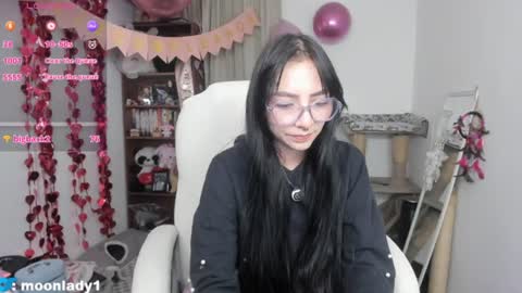 Snapshot of moonlady_ chatting on 06-11-26, 02:33 MOON online show from 06-11-26, 02:33
