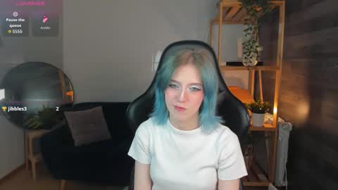 Snapshot of moonlitasuna chatting on 09-20-25, 01:34 Asuna online show from 09-20-25, 01:34