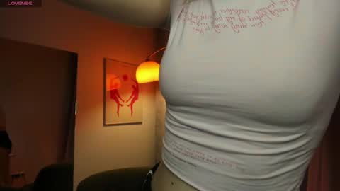 Snapshot of moonlitasuna chatting on 11-06-25, 01:45 Asuna online show from 11-06-25, 01:45