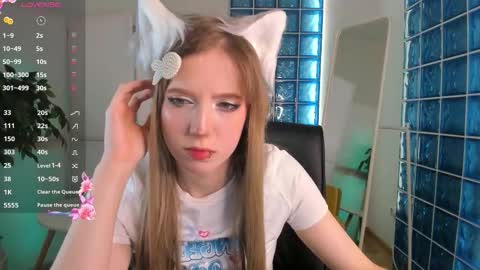 Snapshot of moonlitasuna chatting on 11-15-25, 06:44 Asuna online show from 11-15-25, 06:44