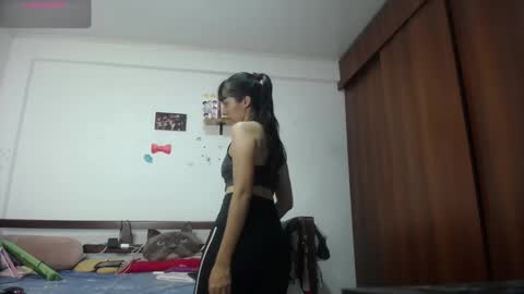 Snapshot of moonlunita chatting on 11-11-25, 11:49 moonlunita online show from 11-11-25, 11:49