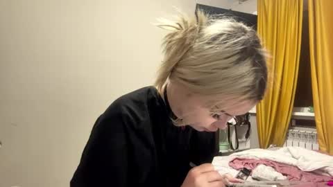 Snapshot of moonluvv3 chatting on 07-14-26, 04:02 Lyn online show from 07-14-26, 04:02
