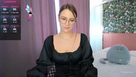 Snapshot of moonshineee_ chatting on 09-12-25, 06:35 Monica online show from 09-12-25, 06:35