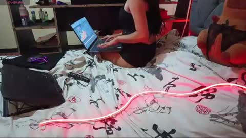Snapshot of moonvelvetduo chatting on 07-28-26, 08:52 moonvelvetduo online show from 07-28-26, 08:52