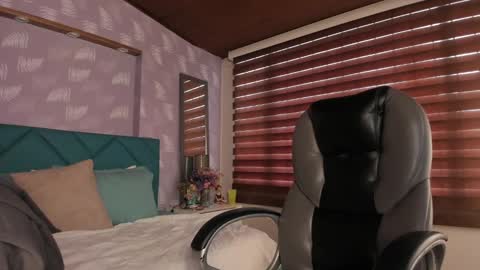 Snapshot of moony_14 chatting on 01-24-25, 12:41 Michelle online show from 01-24-25, 12:41