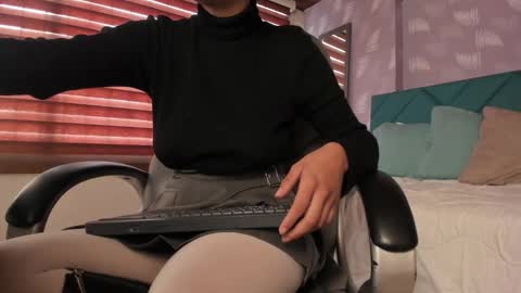 Snapshot of moony_14 chatting on 01-24-25, 03:55 Michelle online show from 01-24-25, 03:55