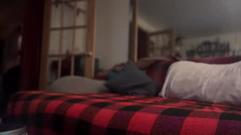 Snapshot of moony__ chatting on 12-18-24, 02:10 Moon online show from 12-18-24, 02:10