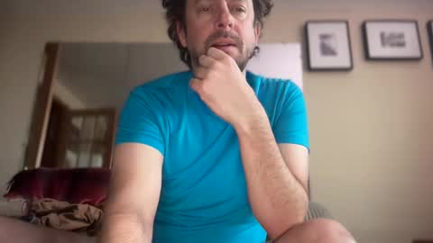 Snapshot of moony__ chatting on 12-27-24, 04:43 Moon online show from 12-27-24, 04:43